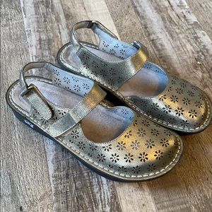 Alegria shoes size 39.